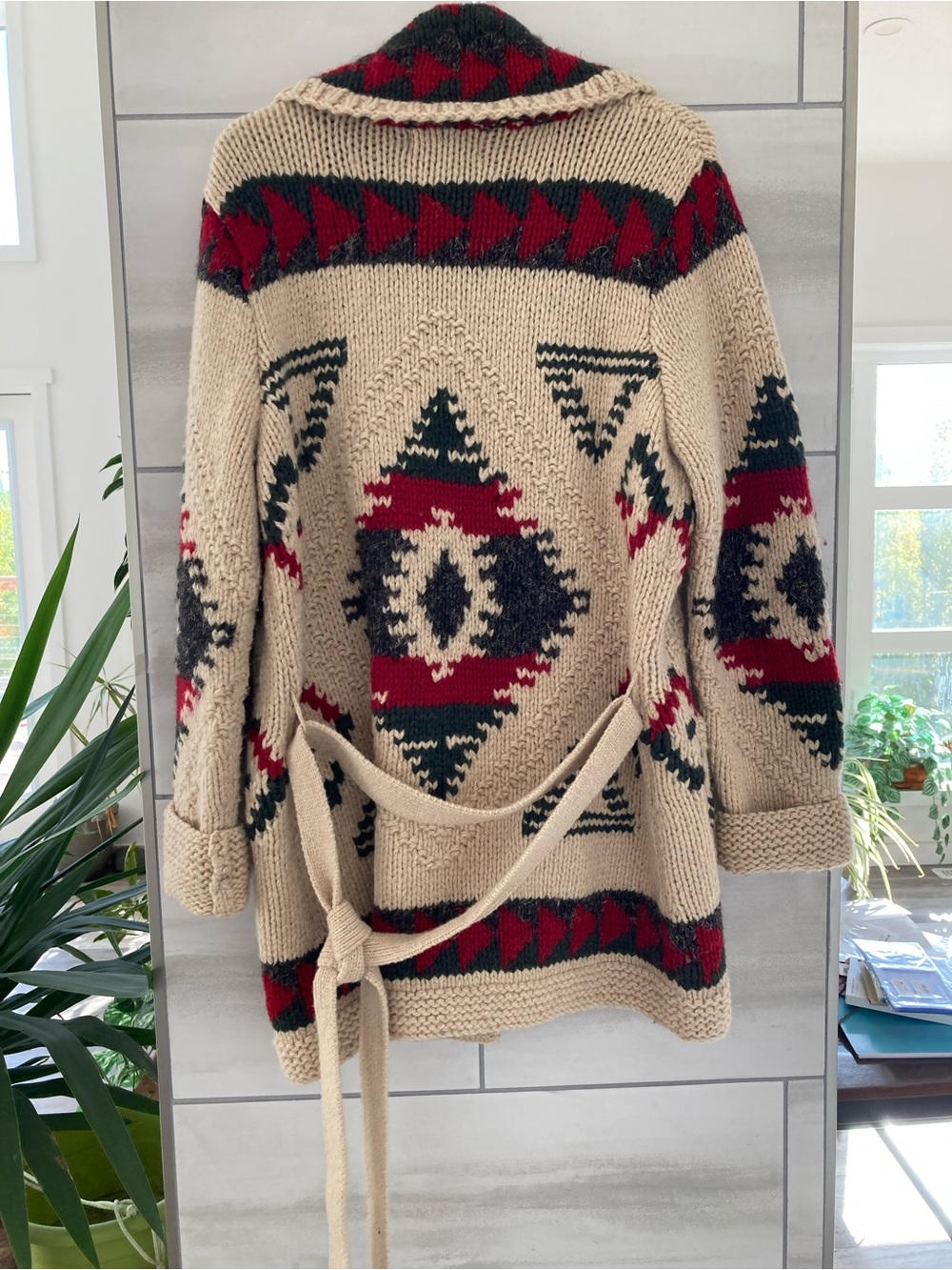 Eddie Bauer Beige Shawl Cardigan with Red & Dark Green Wool Tribal Pattern Hand - Picture 6 of 12